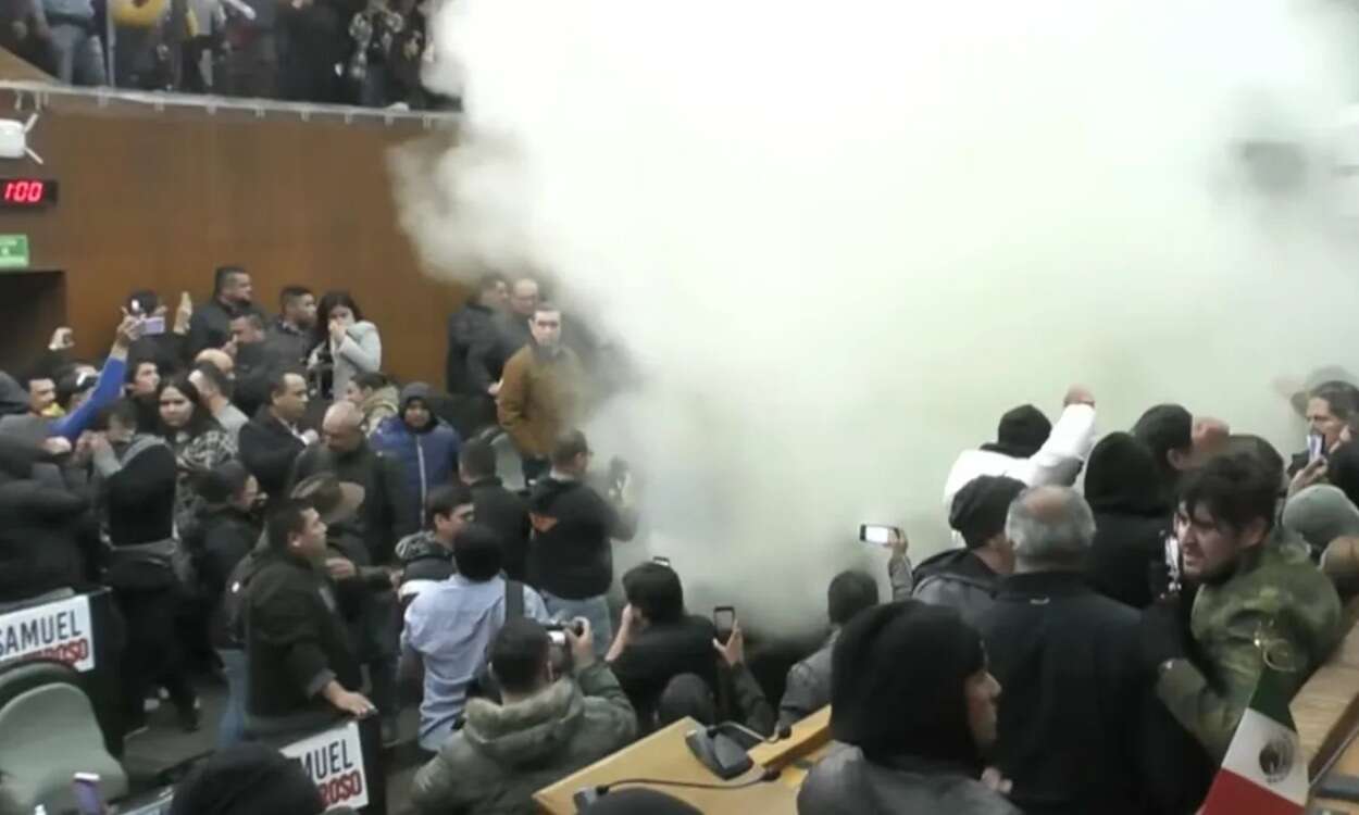 Portazo en Congreso de NL 2