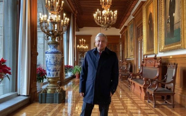 AMLO No soportó el ostracismo mediático.