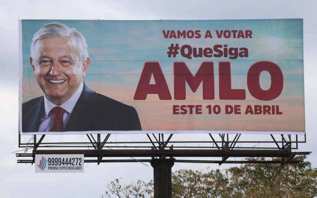 Legisladores de morena hostigan a las autoridades electorales.
