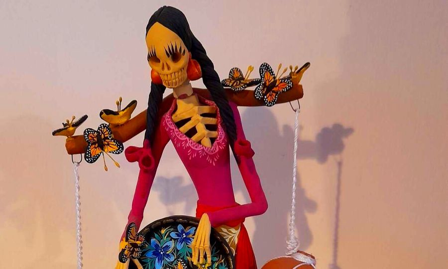 Catrinas y 40 años de barro rojo