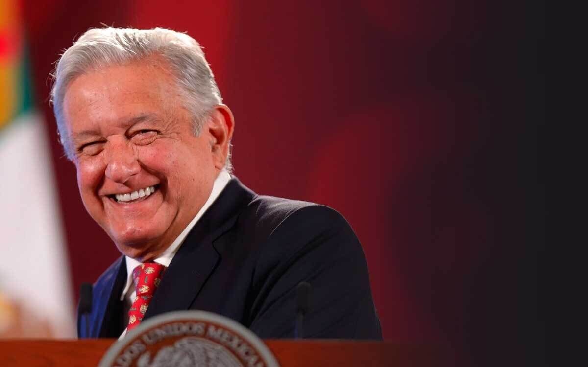 AMLO se da por vencido, va por leyes secundarias