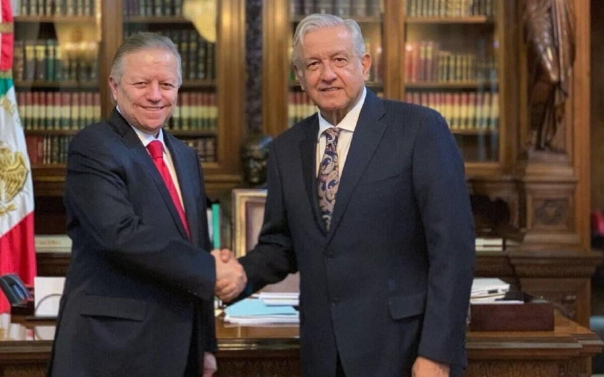 Acechan los abusos de AMLO.