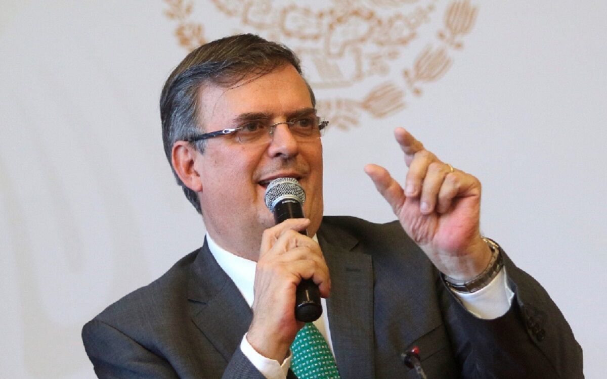 Ebrard el inútil.