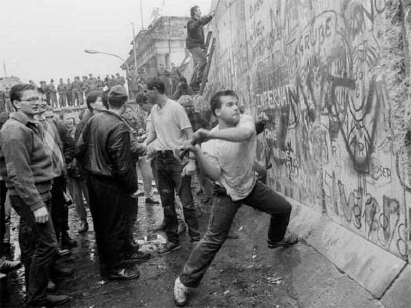 Símbolos de pobredumbre: El muro y el comunismo.